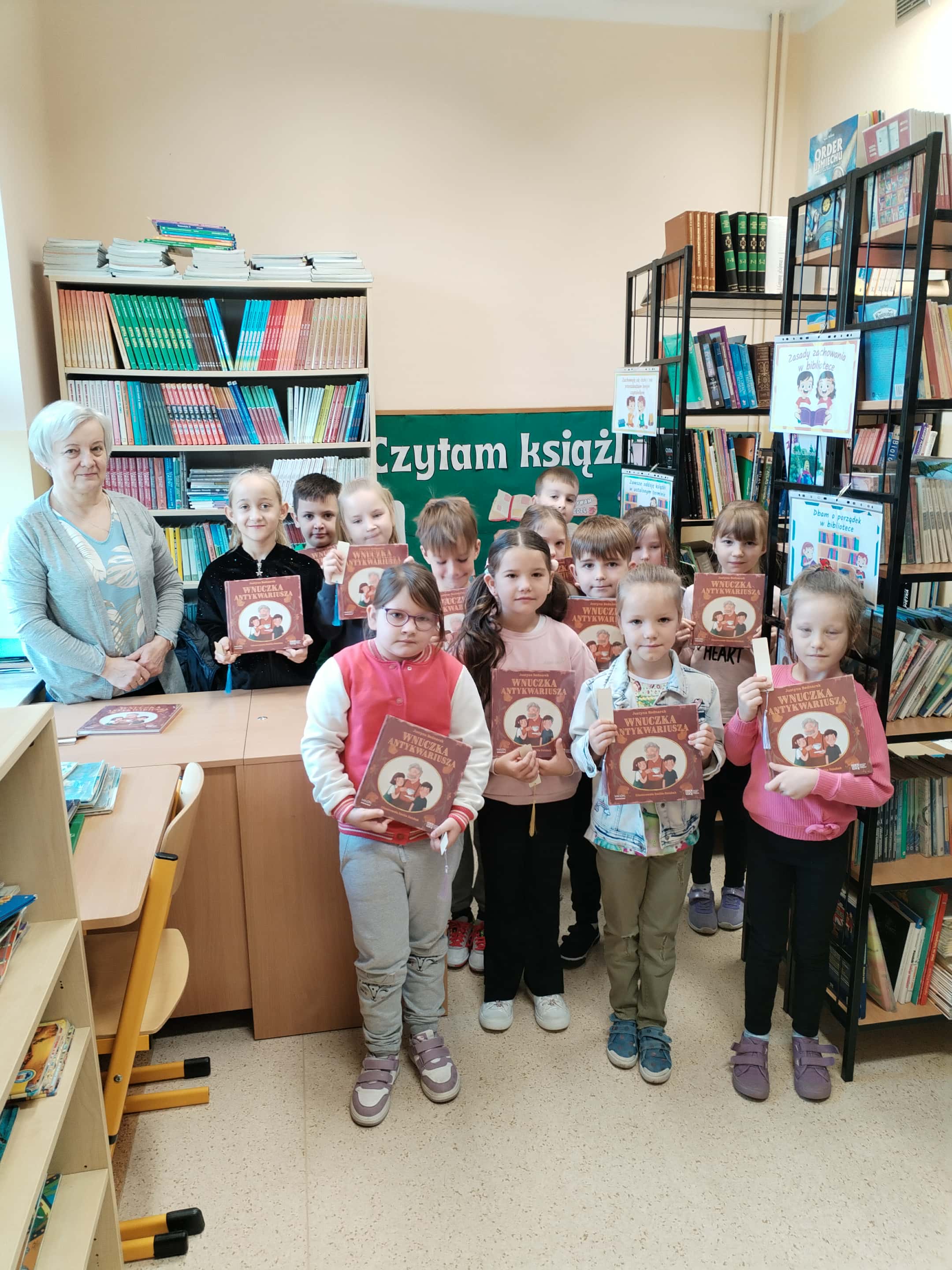 Wizyta pierwszoklasistów w bibliotece