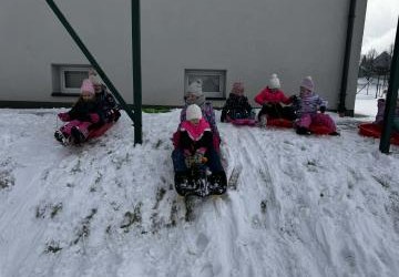Zimowe zabawy na śniegu