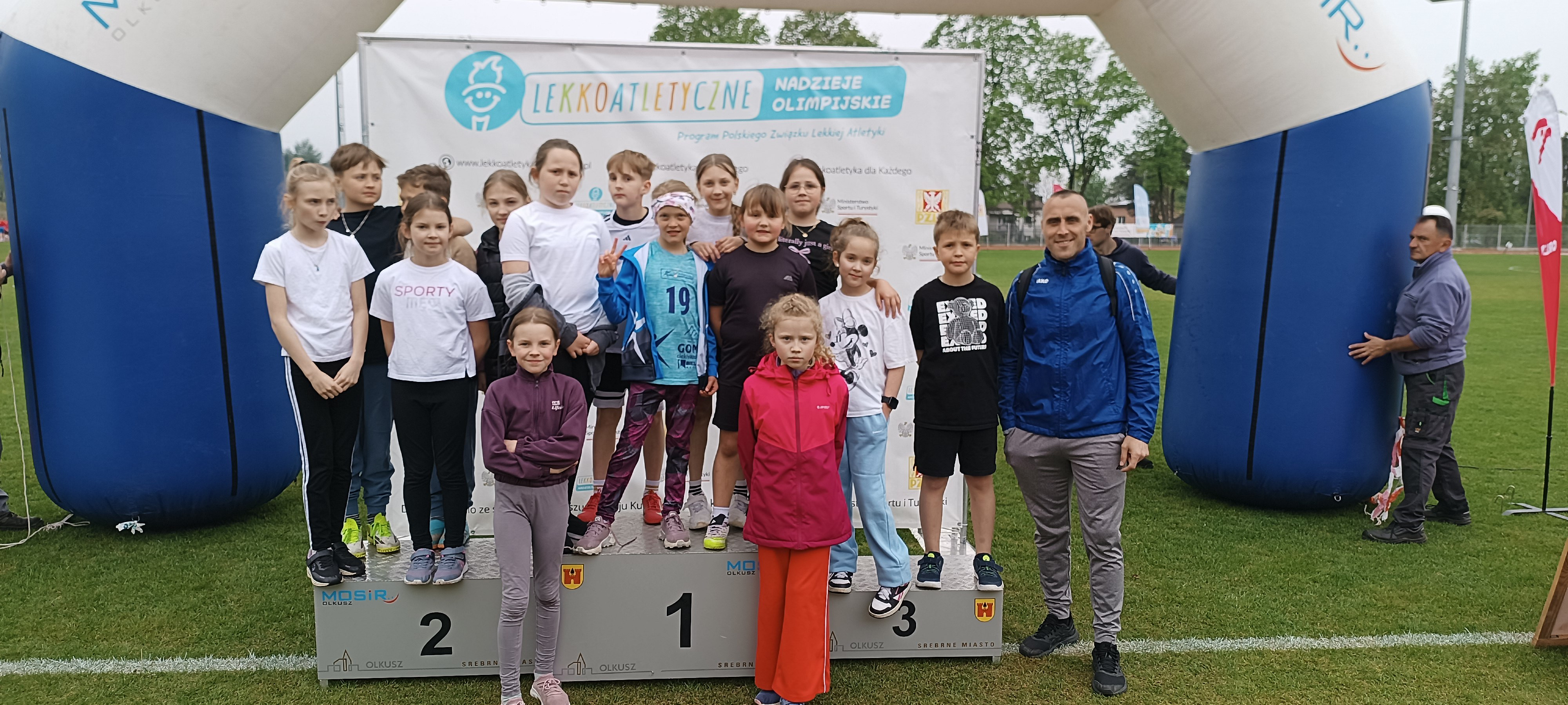 ZAWODY SPORTOWE W OLKUSZU 
