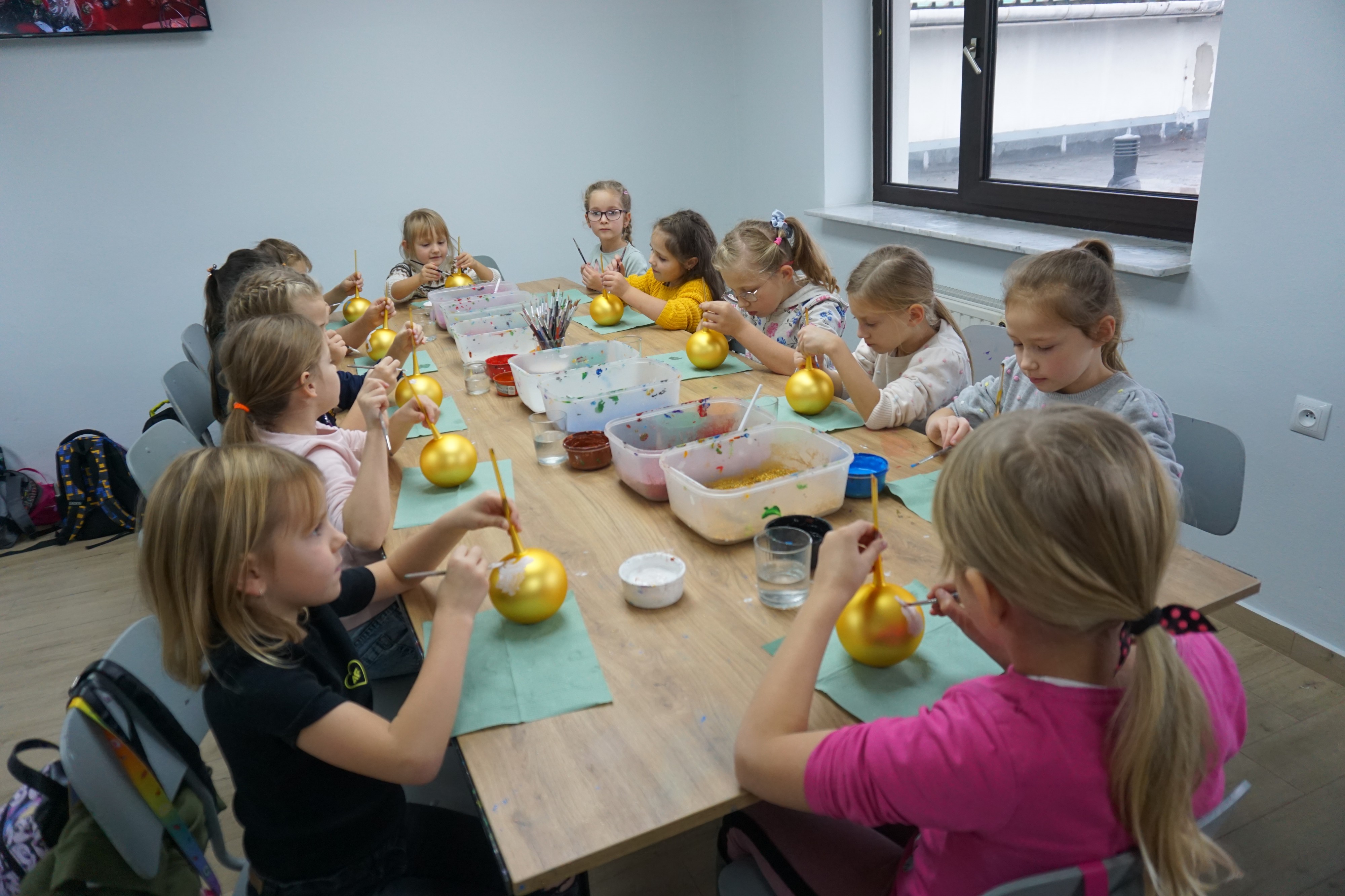 WYCIECZKA DO FABRYKI BOMBEK